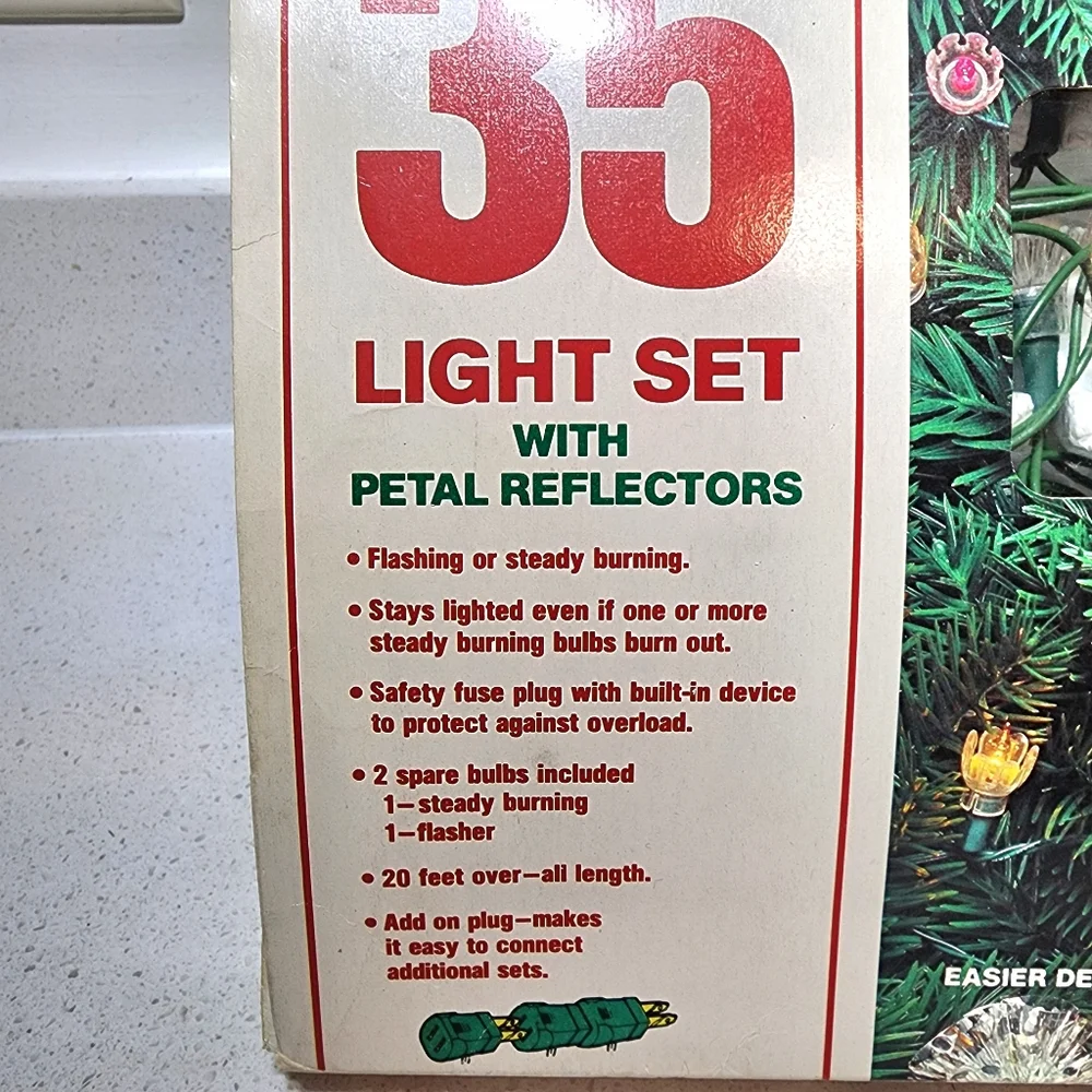 Vintage 35 Light Set With Petal Reflectors In Original Box